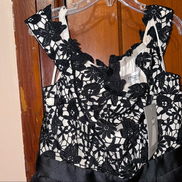 Black Lace Gown 🖤 - Picture 3 of 4